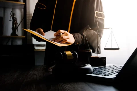 Navigating Commercial Contracts: Essential Tips for Business Owners