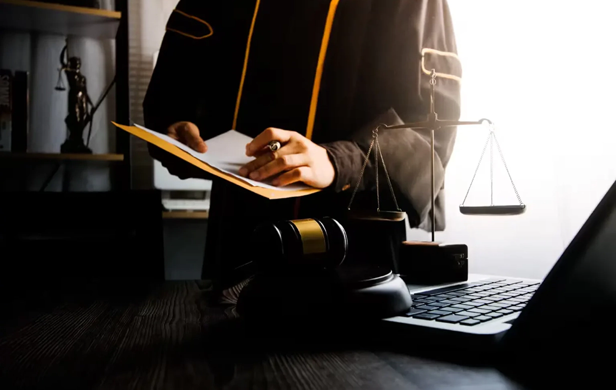 Navigating Commercial Contracts: Essential Tips for Business Owners